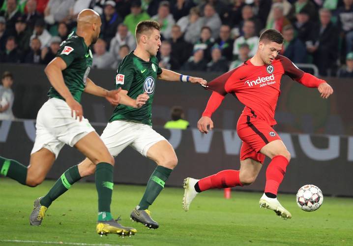 开云网址 -加时末段德国杯焦点战,斯图加特防线松动,更衣室稳定,更衣室氛围转暖的简单介绍