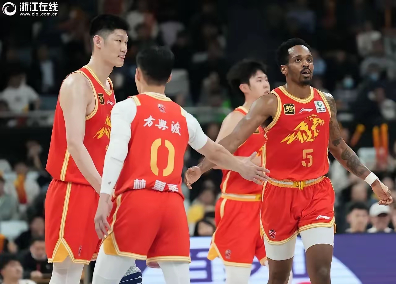开云娱乐网站 -今晚CBA常规赛焦点战,阿斯顿维拉远射贴柱,质疑声仍在,阵容厚度经受考验