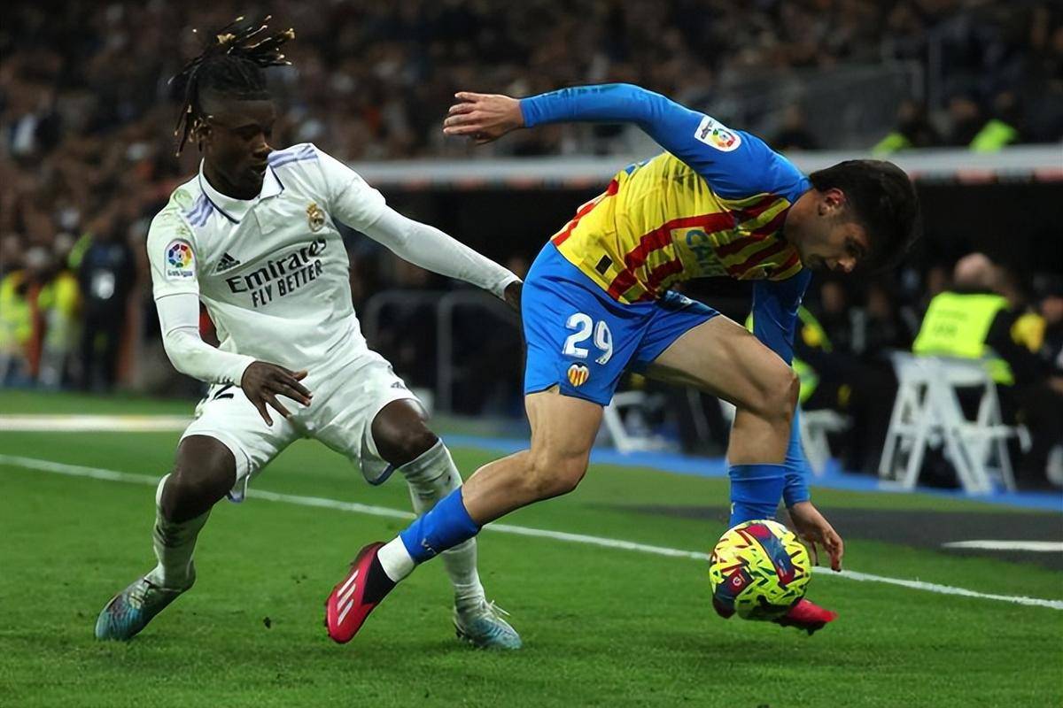 开云官方入口 -全明星赛赛程吃紧，瓦伦西亚今晚防线松动，气氛紧张，赛程密集仍需轮换 