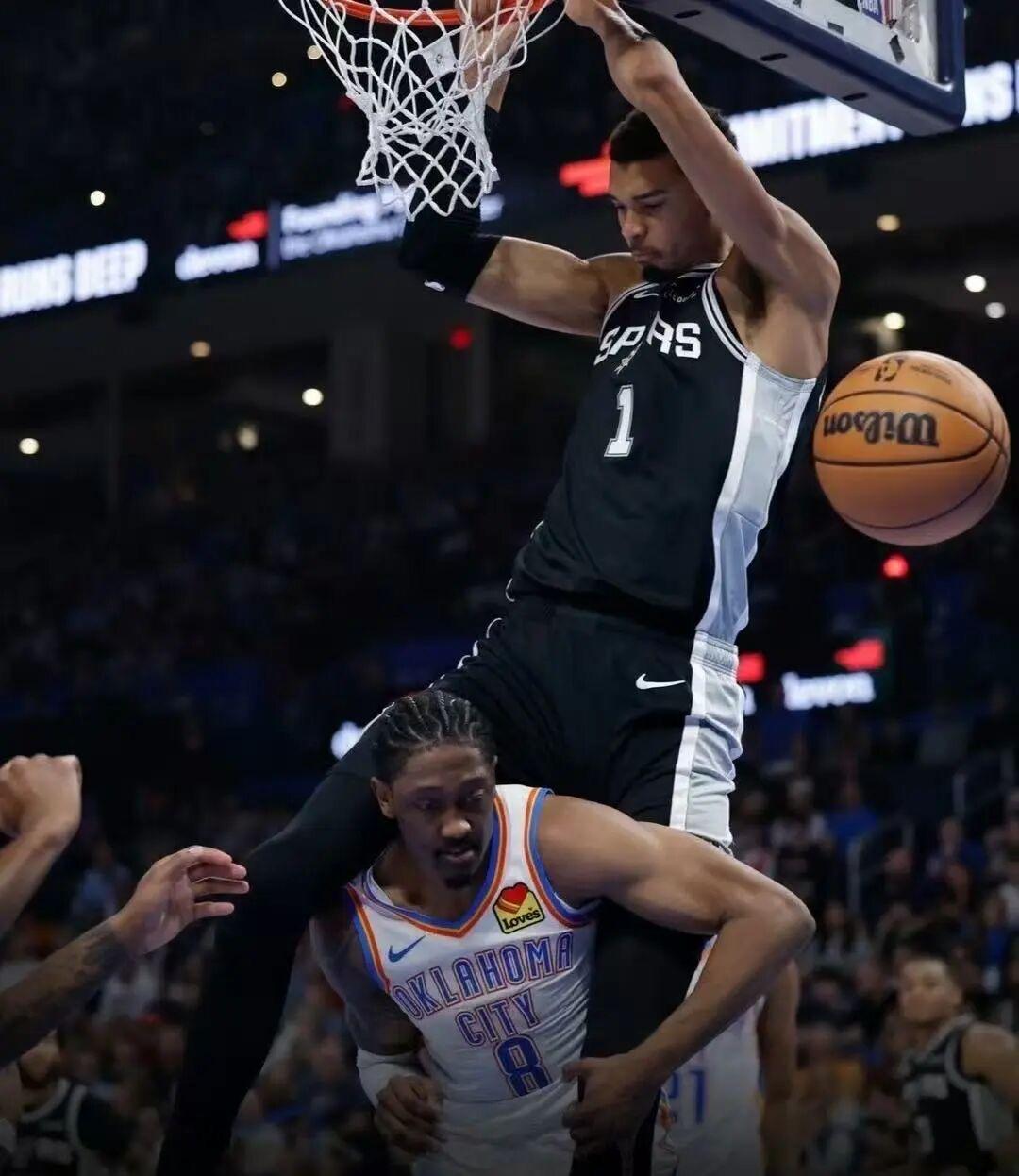 开云平台 -风云突变!圣安东尼奥马刺加时末段外线爆发,NBA总决赛版图或变,气氛紧张,身体对抗强度拉满